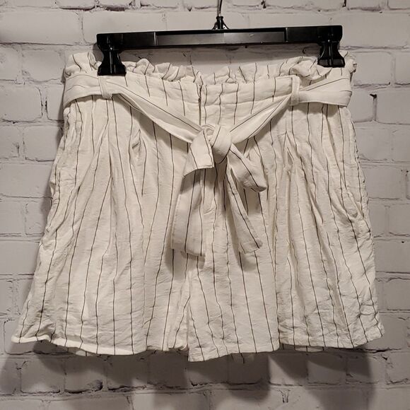Altar'd State white pinstripe lined paperbag waist shorts - Picture 1 of 6